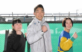 全国大会に向けて意気込む（左から）占部柚妃選手、服部慎史選手、溝端しの選手＝三木東高校
