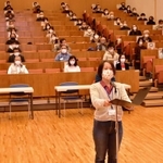 学んだ知識を生かし地域防災への貢献を誓う修了生＝県広域防災センター