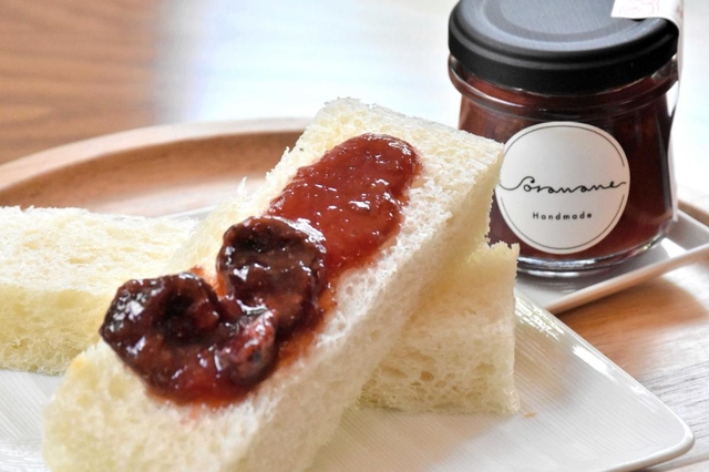 乾燥したイチゴが味のアクセントになっている「干しいちごジャム」＝おうちごはんｃａｆｅそらまめ