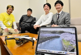 動画をアピールするメンバーら＝三木市上の丸町