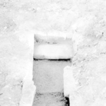 与呂木古墳から出土した石棺＝１９７０年（三木市教育委員会提供）