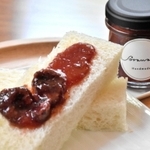 乾燥したイチゴが味のアクセントになっている「干しいちごジャム」＝おうちごはんｃａｆｅそらまめ