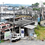 ホームに電車が入る神戸電鉄三木駅＝三木市末広１