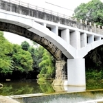 耐震工事を終え、リニューアルした御坂サイフォン橋＝三木市志染町御坂