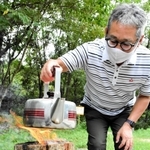 スウェーデントーチではやかんの水などを沸かすこともできる＝県立三木山森林公園