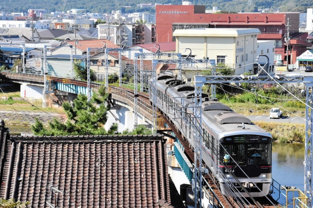 利用客減少に苦しむ神戸電鉄粟生線＝三木市上の丸町