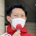 「地方から国政を変える」などと演説する赤木正幸氏＝神戸市西区