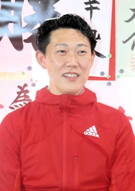当選から一夜明け、決意を語る赤木正幸氏＝神戸市西区岩岡町岩岡