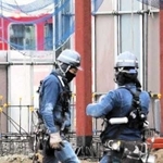 寄贈されたフルハーネスを装着して三木駅建設工事に臨む作業員（基陽提供）