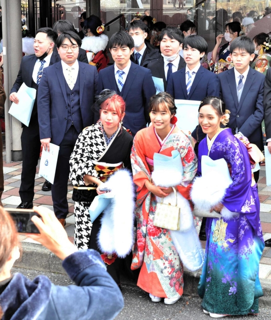 コロナ乗り越え一人一人羽ばたく」 三木市で成人式、544人飛躍誓う