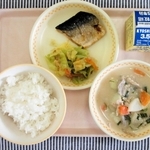 山田錦の酒かすを使ったかす汁とごはん（三木市教育委員会提供）