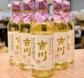 酒米山田錦を１００％使用した純米酢「吉川」＝三木市吉川町吉安