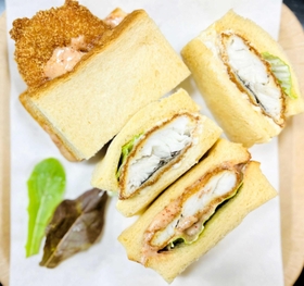 みなぎ乃の「お魚サンド」（吉川町商工会提供）