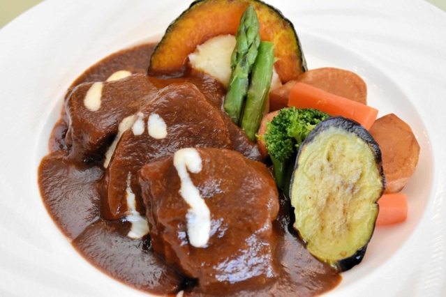 ミキメシ ゴルフ場ランチ編 下 花屋敷ｇｃひろのコースの ビーフシチュー 老舗の味 プレーに彩り 三木 神戸新聞next