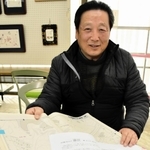 住宅地図で「吉川の名字」を調査した郷土史家の藤田均さん＝三木市吉川町吉安