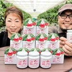 持ち帰り用いちごミルク練乳を考案したながしお農場の永塩京子さん（左）と西山牧場の西山農さん＝三田市沢谷