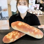 兵庫県産の山田錦ともち麦のコッペパン＝三木市芝町