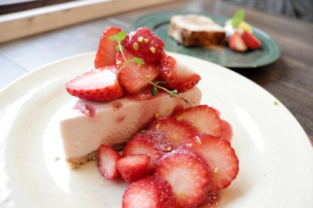 甘い香りが漂う「いちごのレアチーズケーキ」
