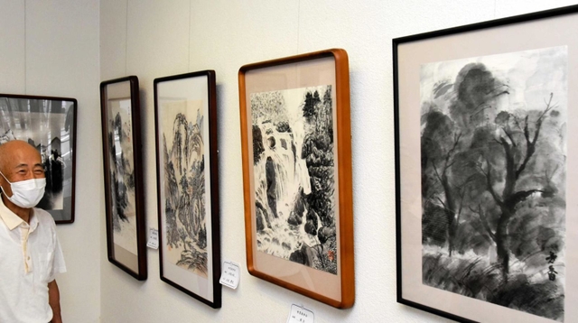 墨の濃淡で風景など表現した28点 三木で水墨画教室作品展 | 三木