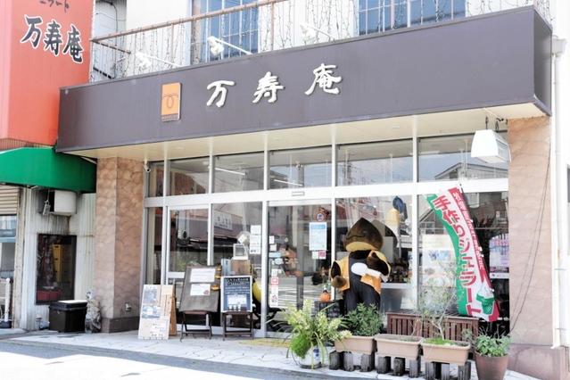甘栗スイーツ専門店「万寿庵」＝三木市本町１