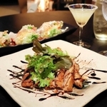 創作居酒屋酒々の若鶏のグリルバルサミコソース（市観光協会提供）