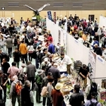 大勢の人でにぎわう「三木金物まつり」＝２０１９年、三木市福井