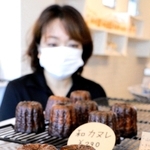 山田錦の米粉１００％の「和カヌレ」＝三木市芝町
