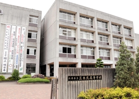 三木北高校＝三木市志染町青山