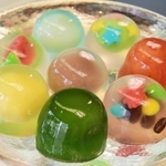 色鮮やかな水まんじゅう