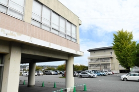 複合施設の建設予定地。奥が現在の中央公民館＝三木市本町２