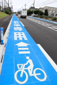 市内で初めて整備された自転車レーン＝三木市別所町巴