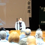 アルコール依存から回復した体験を話す参加者＝市民活動センター