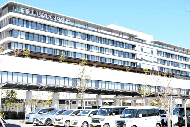 ２病棟の一時閉鎖が決まった北播磨総合医療センター＝小野市市場町