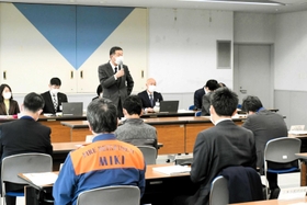 防災のあり方を議論した市防災会議＝三木市役所