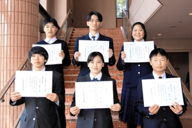 優秀選手賞を受けた選手たち＝三木市文化会館