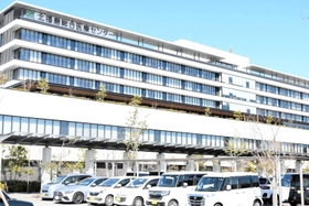 ２病棟の一時閉鎖が決まった北播磨総合医療センター＝小野市市場町