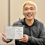 岡本太郎現代芸術賞に入選した高田哲男さん＝三木市役所
