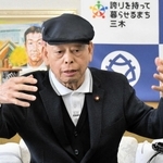 これまでの奉仕活動への思いを語る有野勇さん＝三木市役所