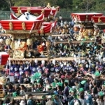 市制施行５０周年で集結した２３台の屋台＝２００４年、三木山総合公園
