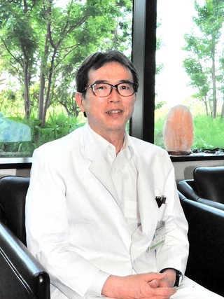 新型コロナへの対応について話す西村善博病院長＝北播磨総合医療センター