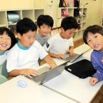 放課後、家の代わりに学校で過ごす児童＝三木市吉川町みなぎ台１、よかわアフタースクール