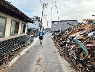 能登半島地震によって倒壊した家屋＝石川県珠洲市（三木市提供）