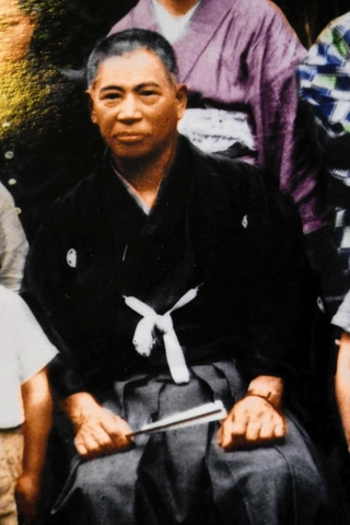 藤田友治郎＝１９４３年ごろ（白黒写真をカラー処理、藤田家提供）
