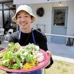 ビリカの「チキンオーバーライス」は優しい味わいが人気＝三木市細川町瑞穂