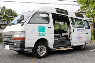 競争入札で売却される車いす移動車＝三木市役所
