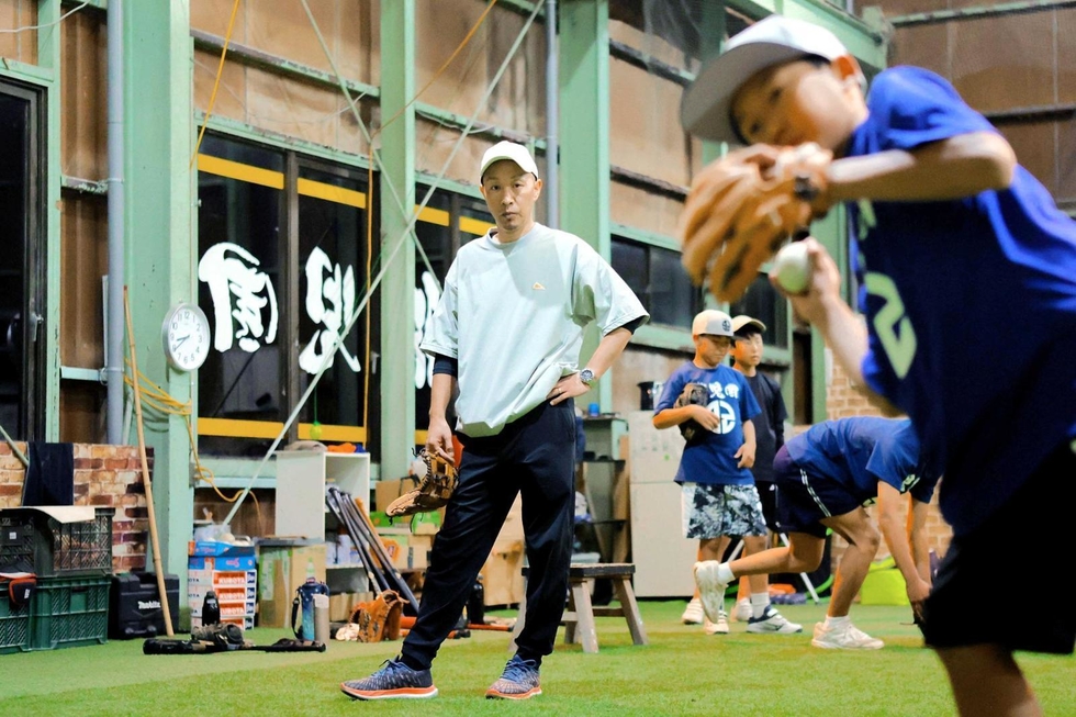 悪天候とは無縁、指導細やか 倉庫改装の「野球塾」人気 元少年野球