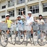 全国大会に向けて健闘と「安全運転」を誓う自転車クラブのメンバー＝自由が丘東小学校