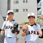 野茂ジャパンに選ばれた山本航輝さん（左）と小西輝明さん＝加東市内