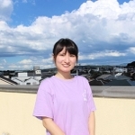 「生きてて良かったと思える瞬間があなたにも必ずあるよ」。自身も不登校を経験した「ＳーＢＡＳＥ」副代表の清水里姫さん＝三木市末広２