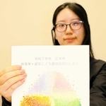認定こども園などを利用する注意事項が書かれたしおり。申し込みの流れも分かりやすく説明する＝三木市役所